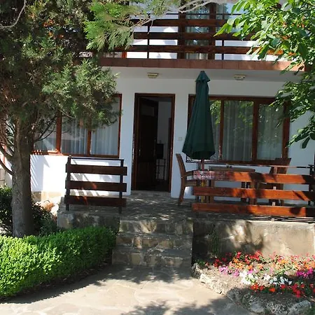 Villas Denitsa 3* Άγιος Κωνσταντίνος και Ελένη